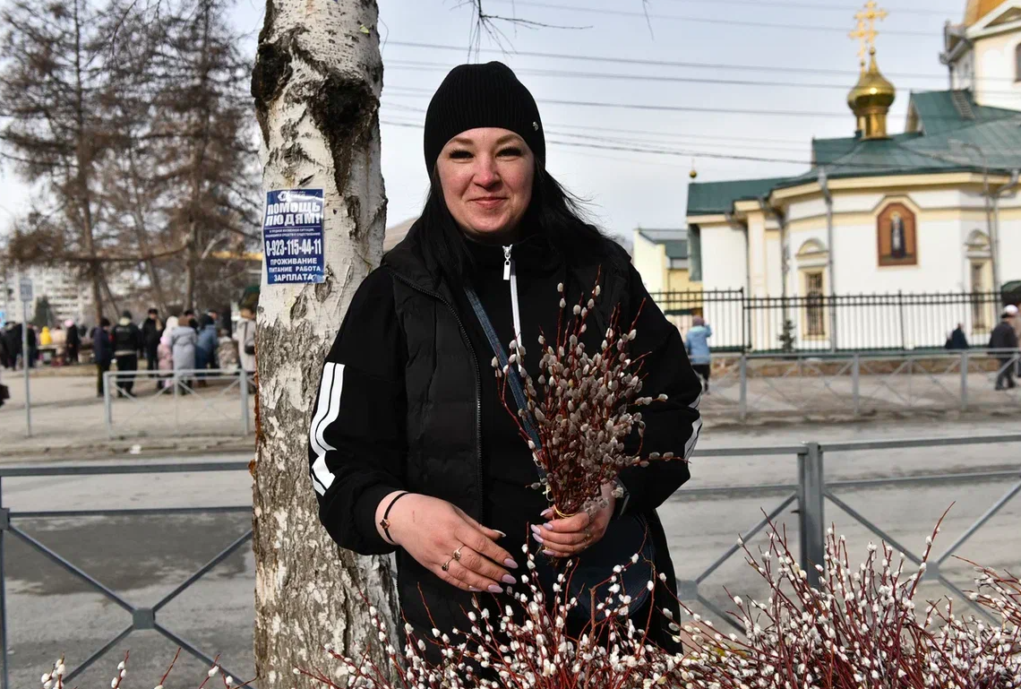 Фото Вербное воскресенье в Новосибирске: сотни горожан собрались на службу в Вознесенском соборе 13